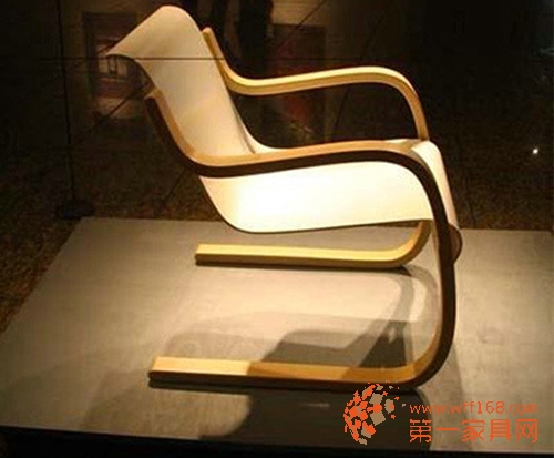 簡單實(shí)用的芬蘭辦公椅設(shè)計(jì)