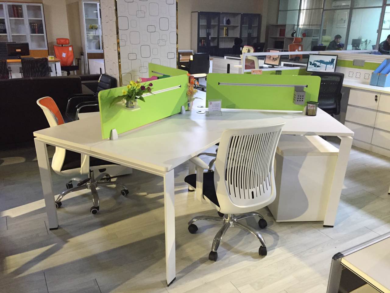 開放式屏風(fēng)辦公桌 開放式屏風(fēng)辦公桌